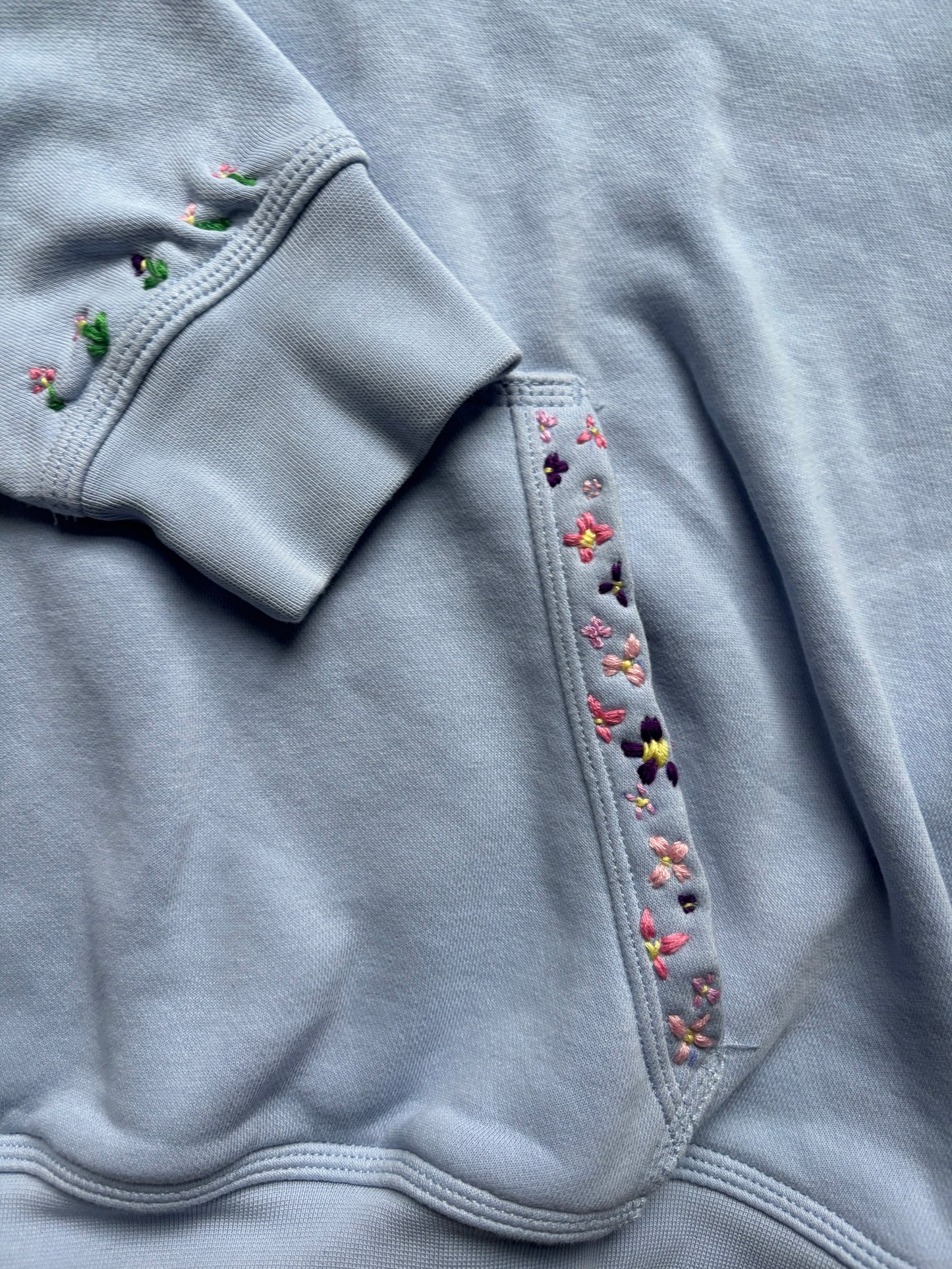 Blue sweatshirt - Flowers